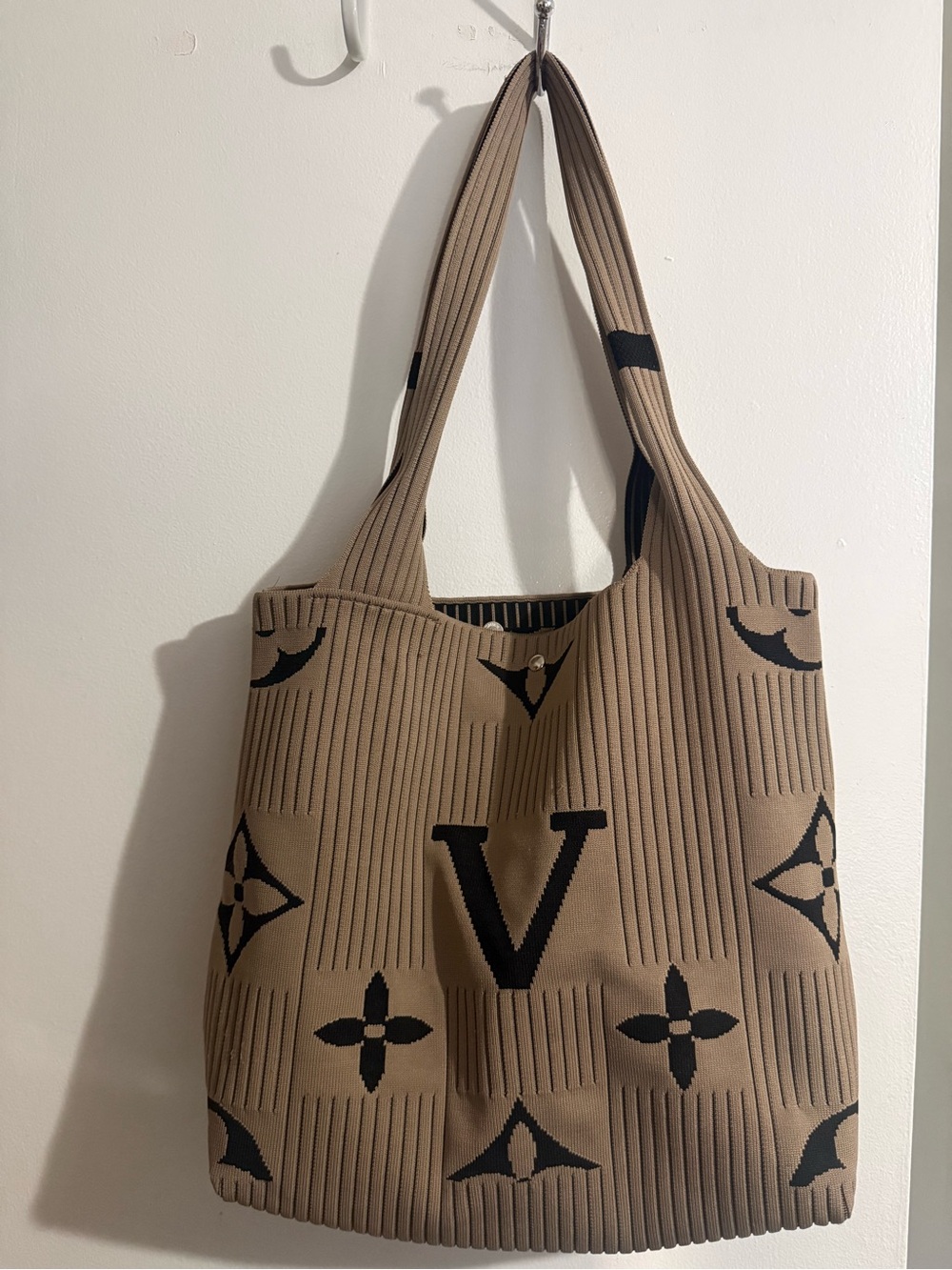 Classic Knit Logo-Patterned Beige Tote letter V